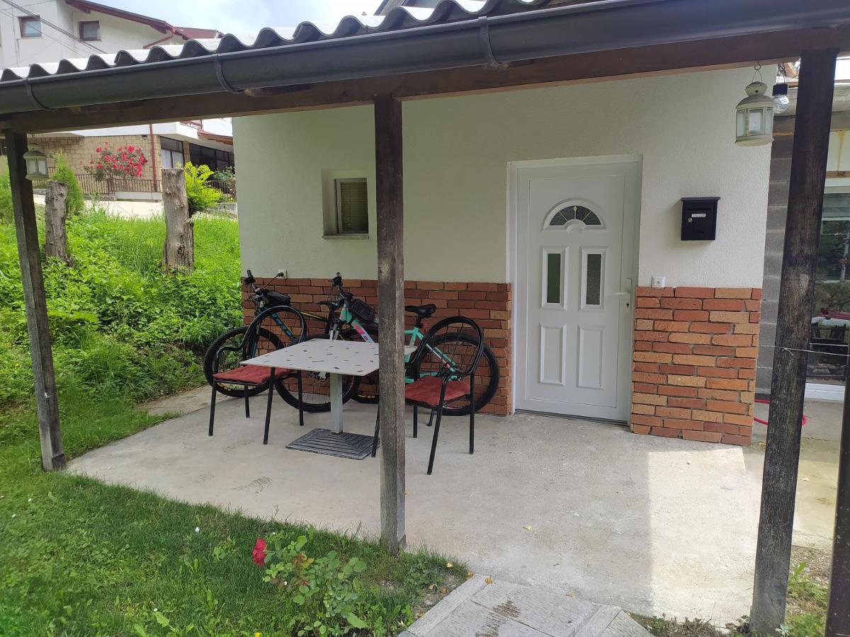 Lenilenii Bungalow Jajce Exterior photo